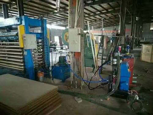 門板填充發泡模具澆注聚氨酯 發泡機器(圖1) 門板填充發泡模具澆注聚氨酯 Q2600發泡機器