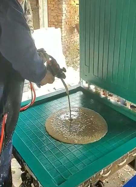 發泡地磚 豬舍雙組份聚氨酯發泡設備(圖2) 發泡地磚加工案例