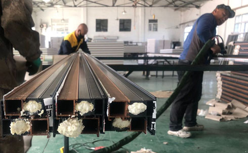 鋁型材填充發泡機(圖5) 鋁型材填充發泡機(圖5)